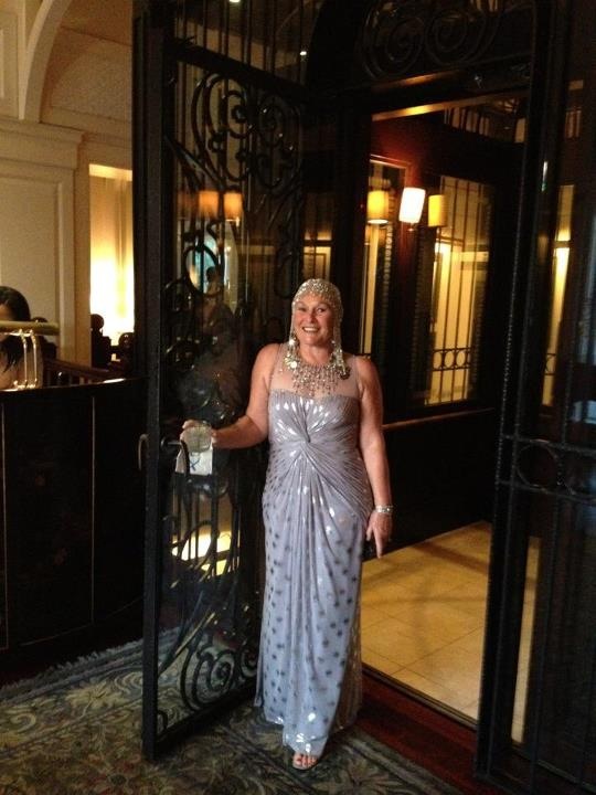 Bond Girl elegance at the Martinique elevator