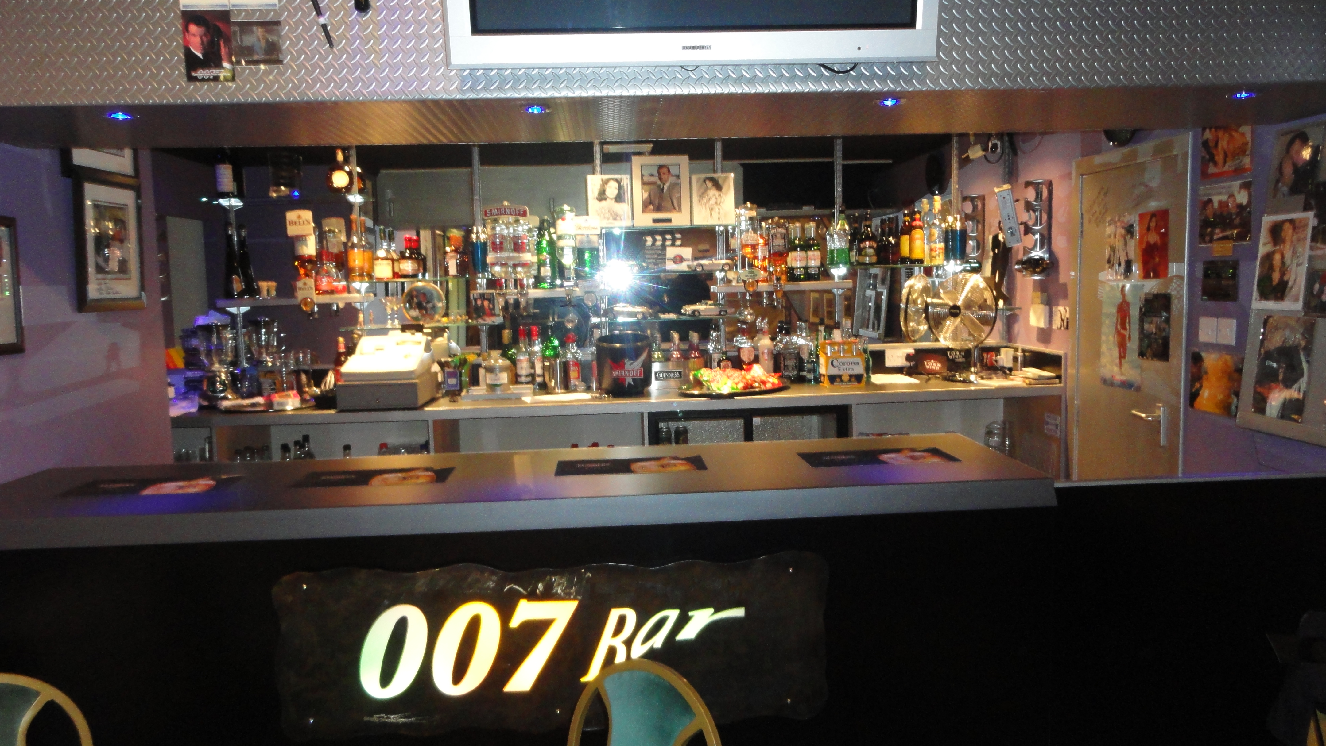 007 Bar